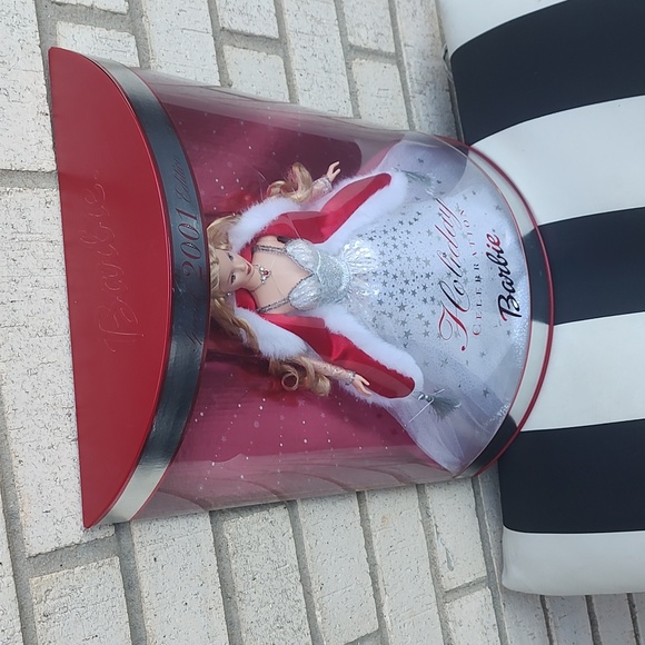 2001 Christmas Barbie - Picture 5 of 10